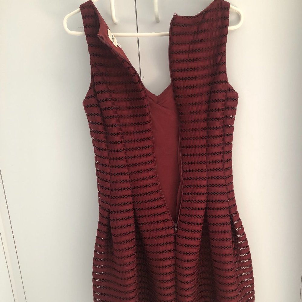 Ashley Graham Beyond Burgundy Dress Sleeveless Lace. Size 6. Wine Color View 4